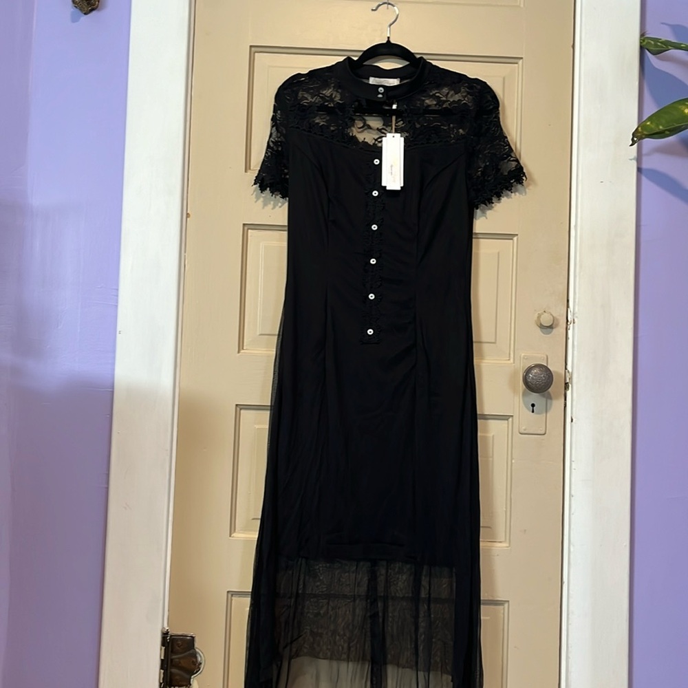 NWT! Bella Pogue, black lace dress with tool size medium
